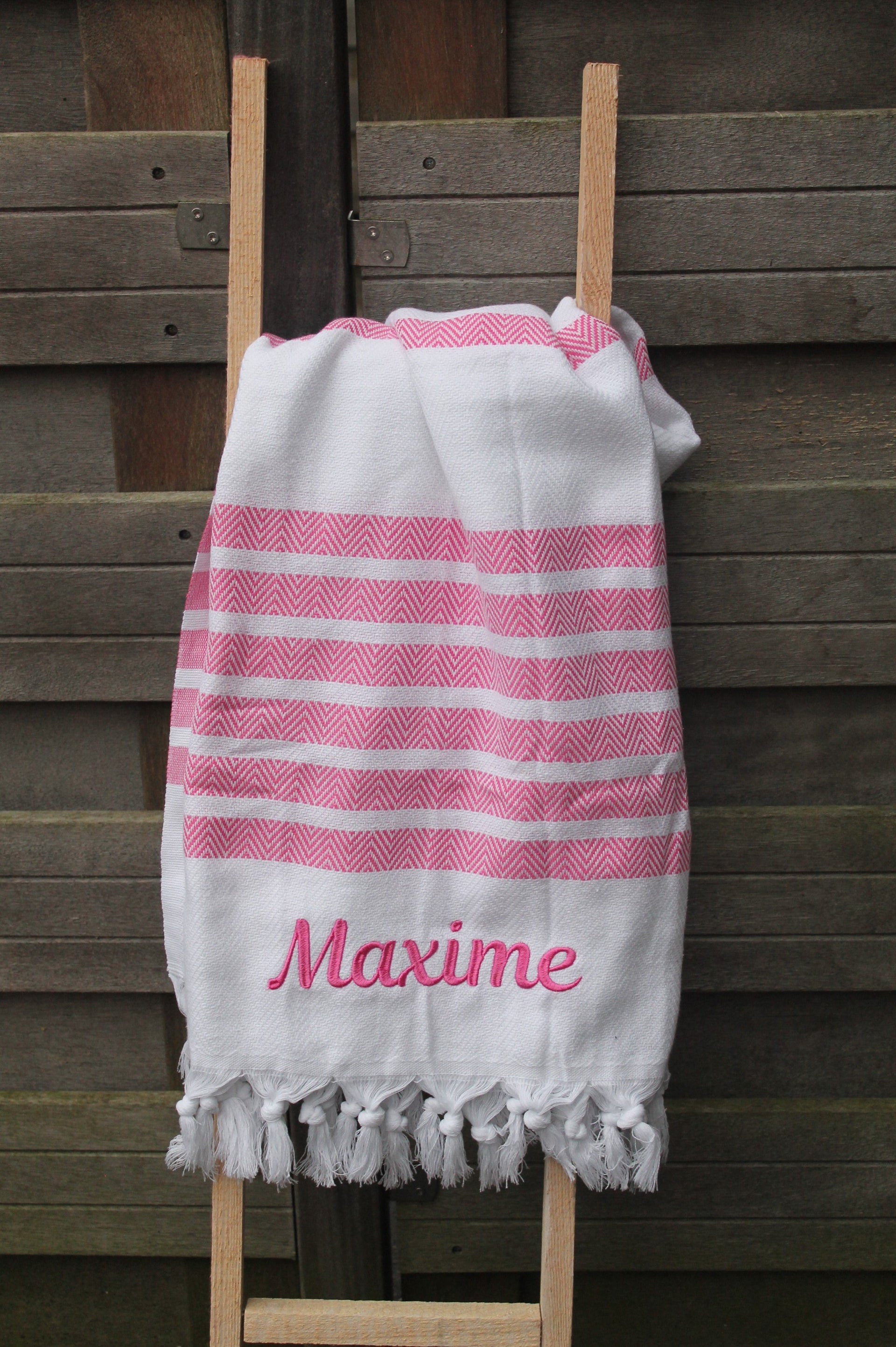 Hamamdoek roze met geborduurde naam