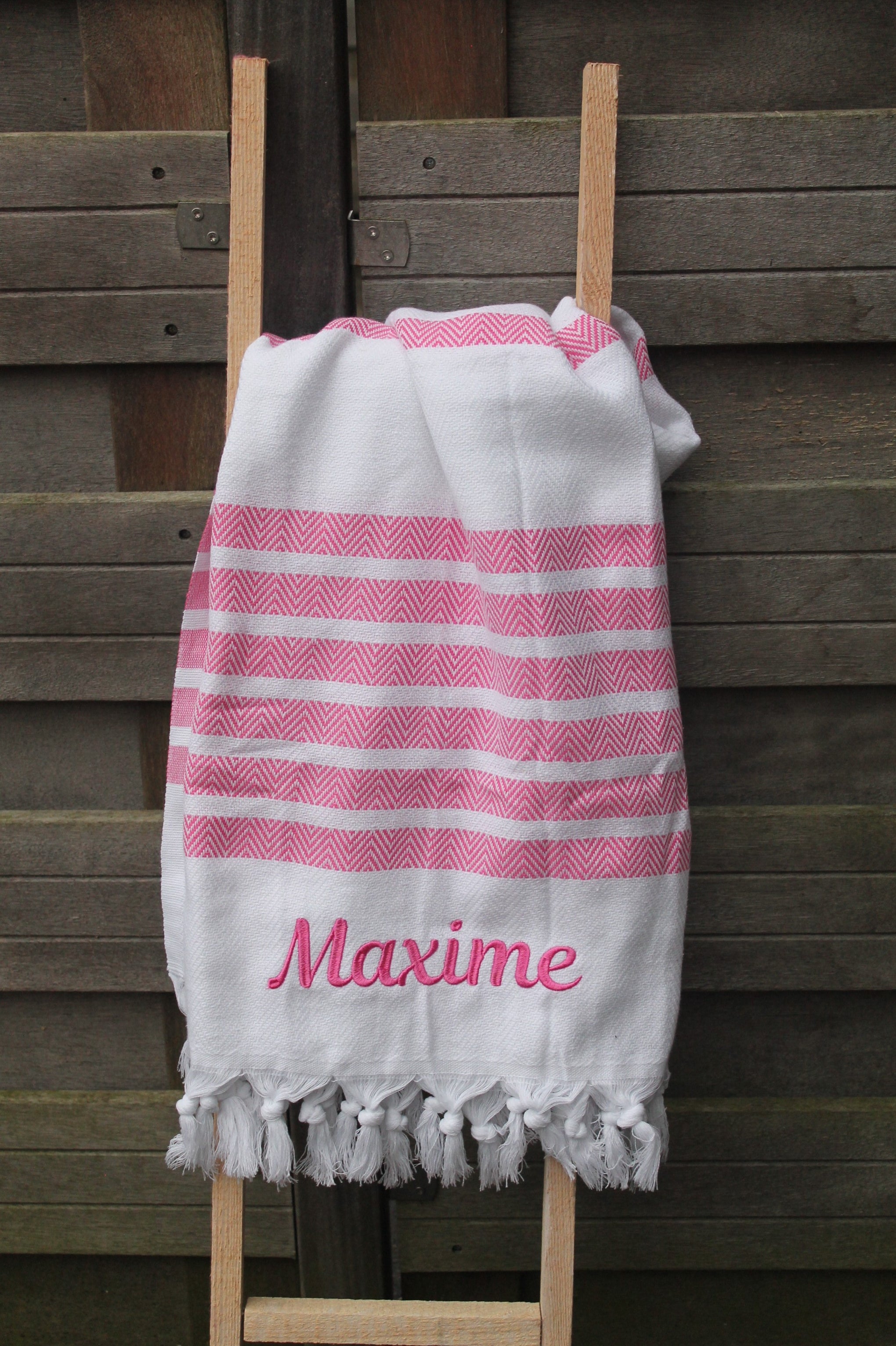 Hamamdoek roze met geborduurde naam