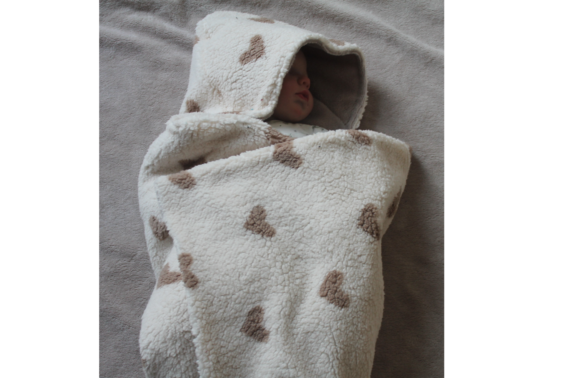 Omslagdoek Teddy hartjes ecru