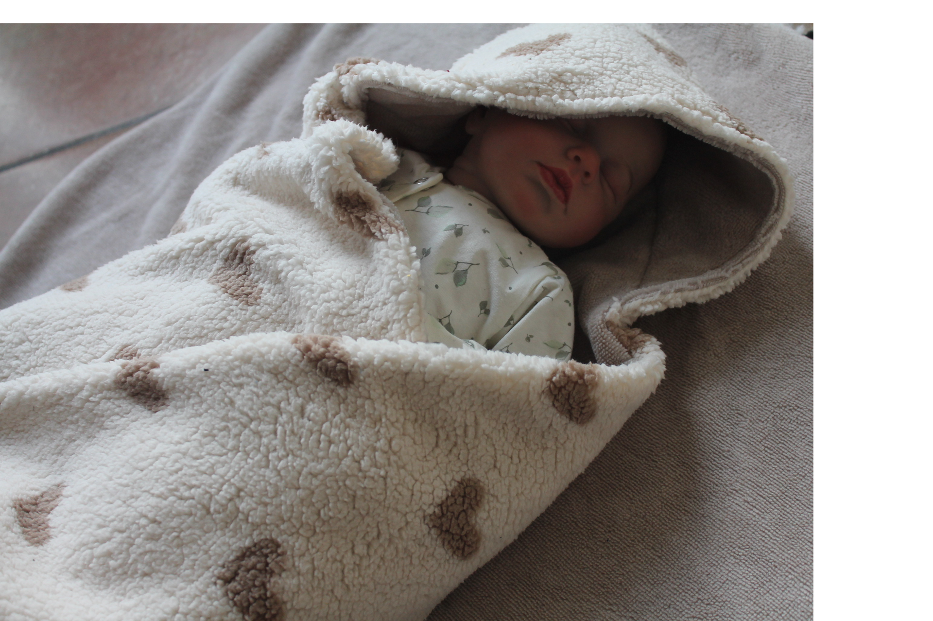 Omslagdoek Teddy hartjes ecru