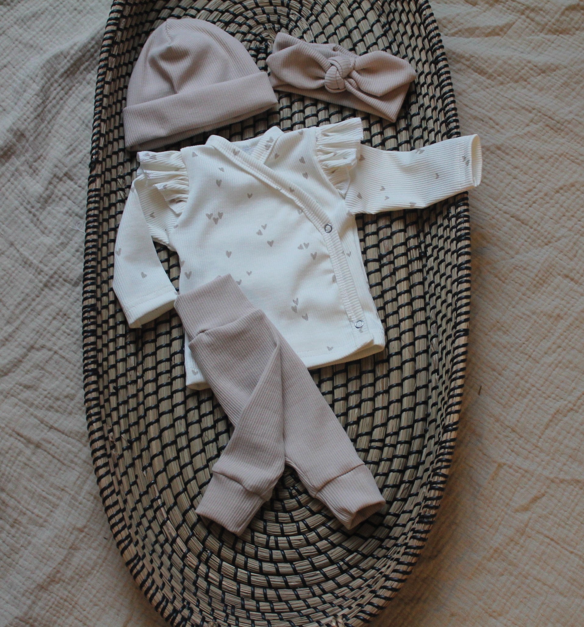 overslagshirt ruffle  hartjes beige