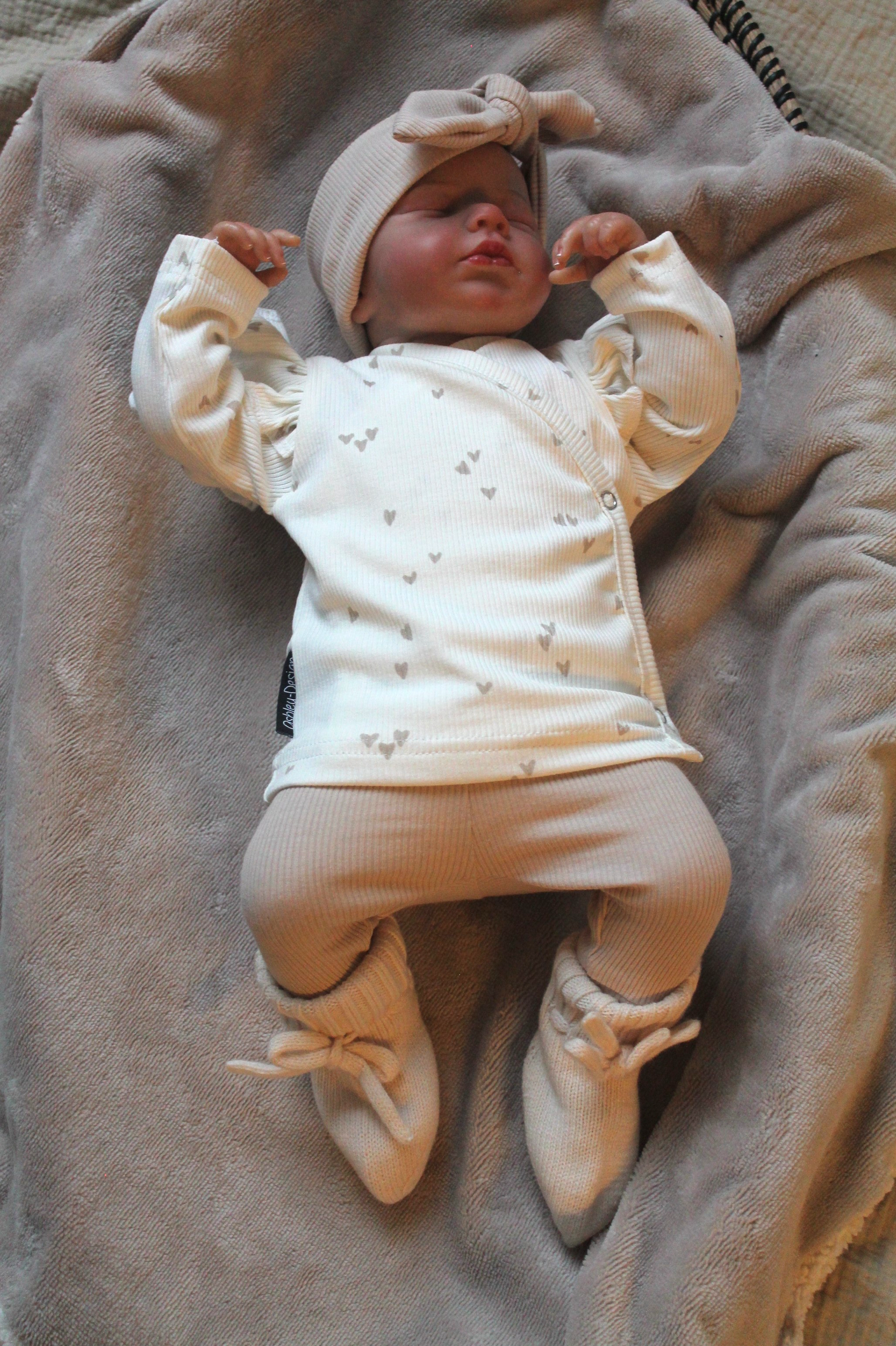 overslagshirt ruffle  hartjes beige