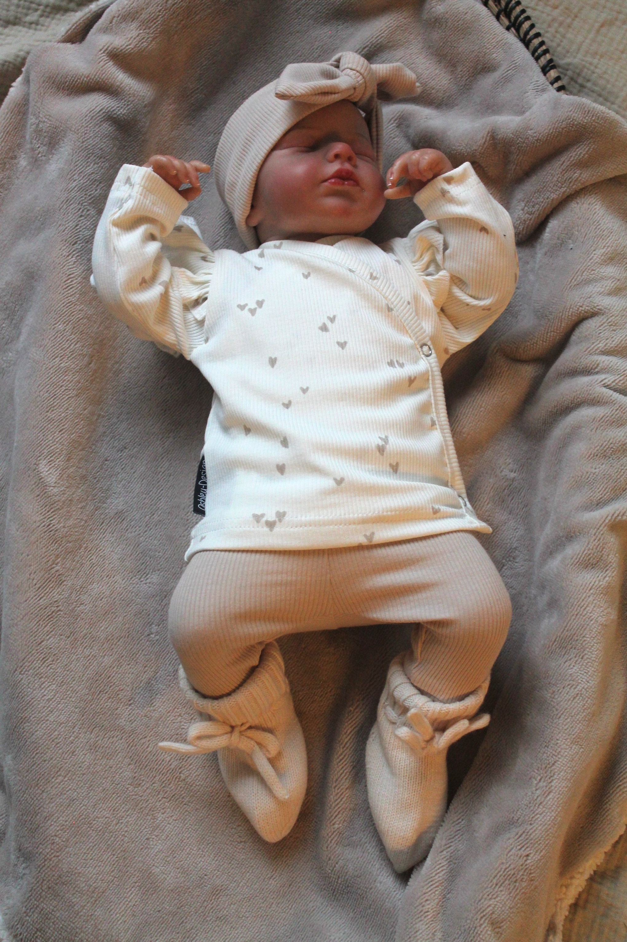 overslagshirt ruffle  hartjes beige