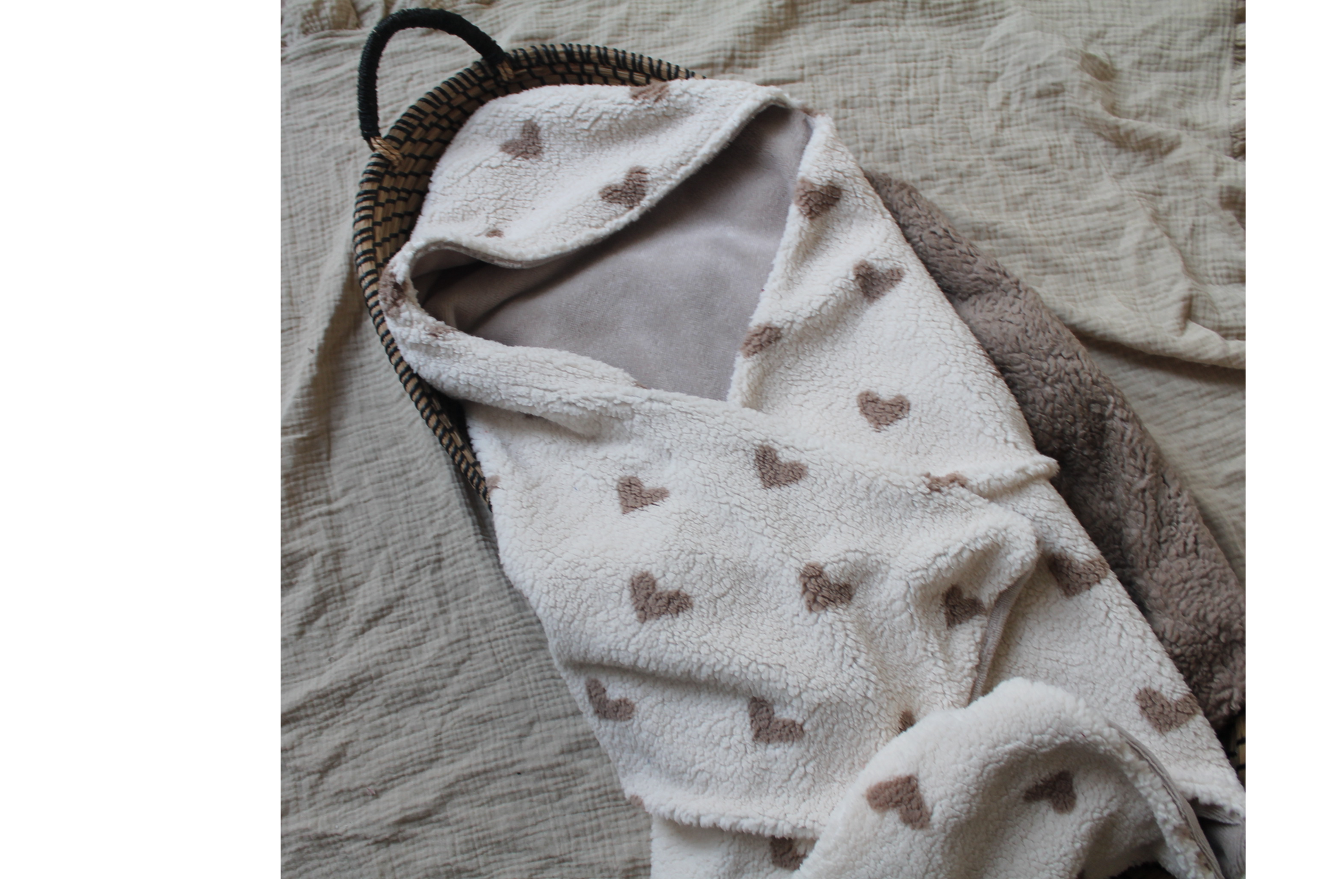 Omslagdoek Teddy hartjes ecru