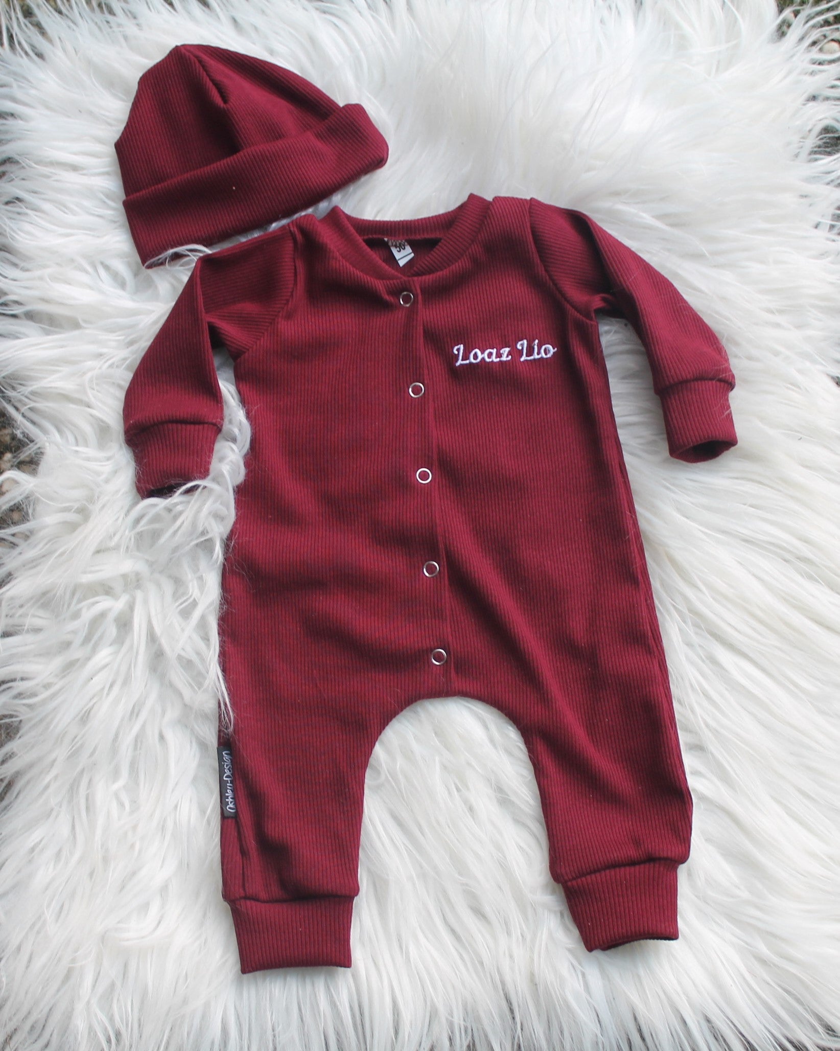 Boxpakje met Geborduurde Naam Bordeaux + Optioneel Bijpassend Mutsje – Volledig Personaliseerbaar