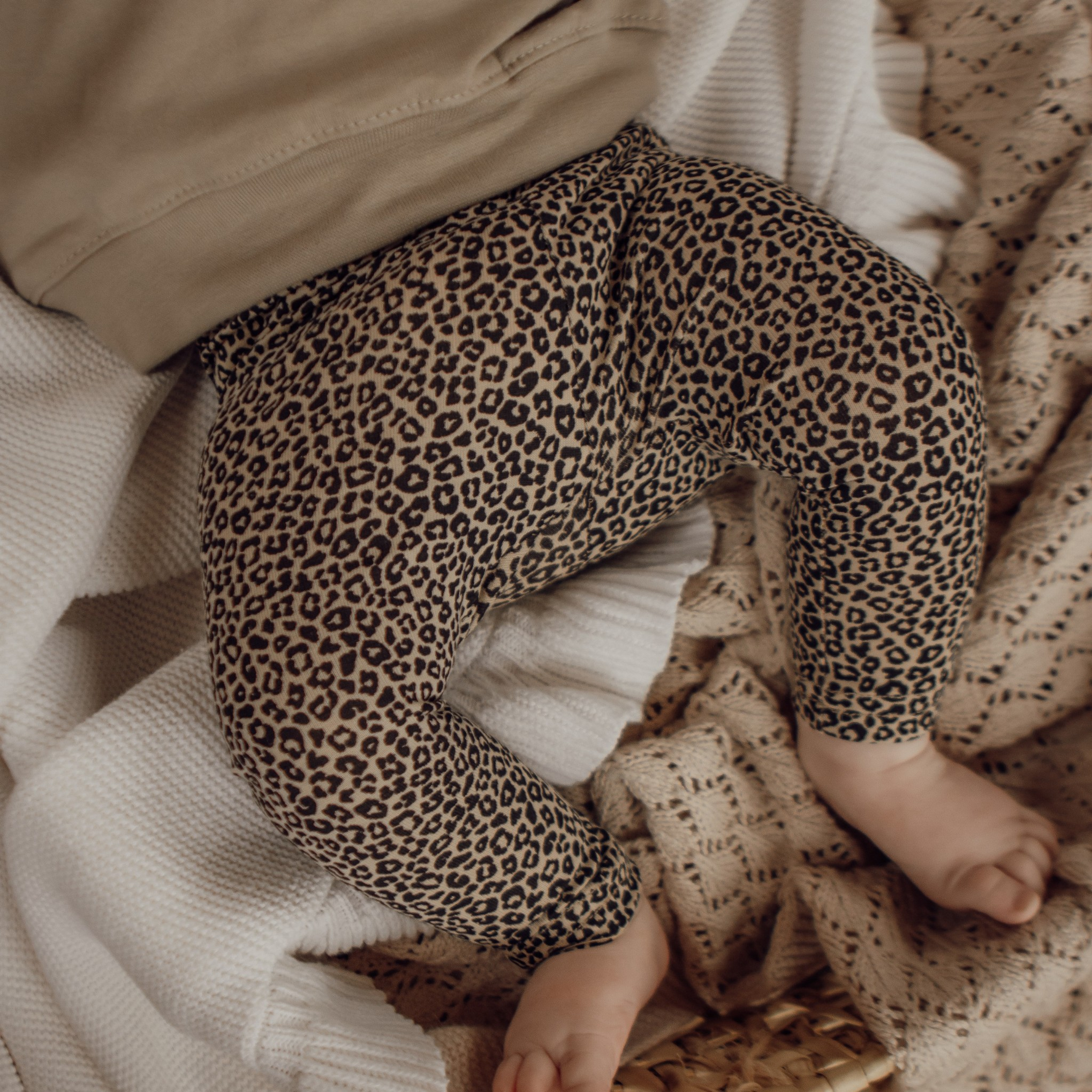 Broekje leopard sand