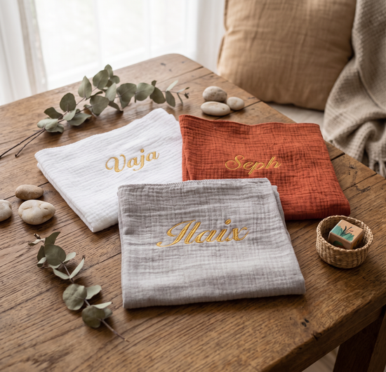 swaddle met geborduurde naam