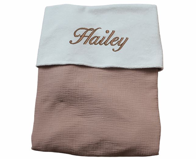 deken met geborduurde naam