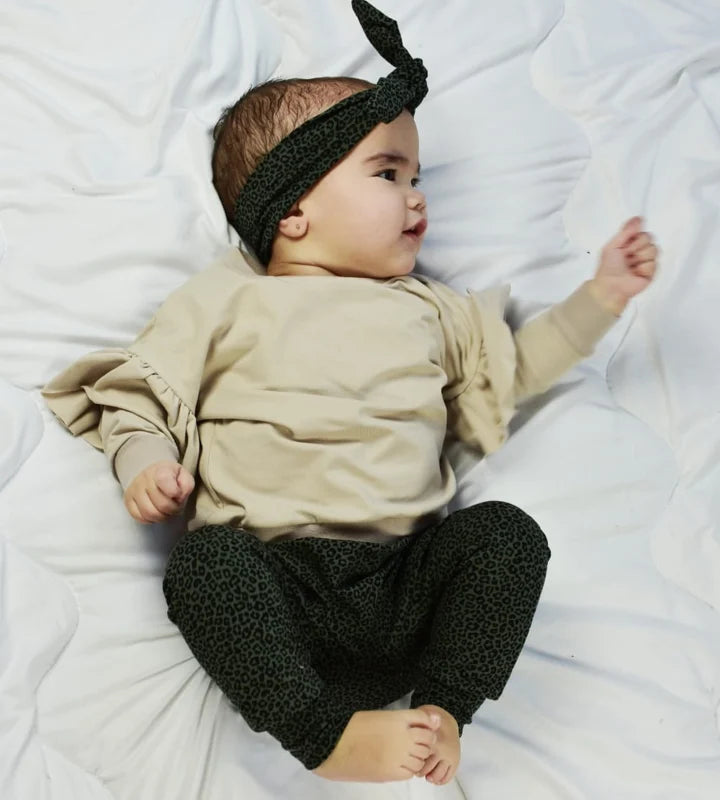 Oversized ruffle sand