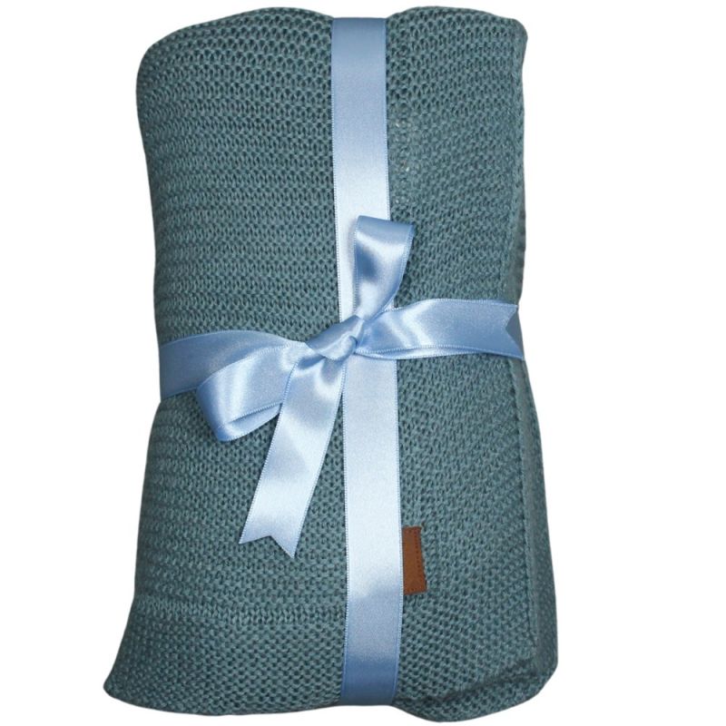Zachte gebreide babydeken 100% Acryl Smoke Blue met geborduurde naam