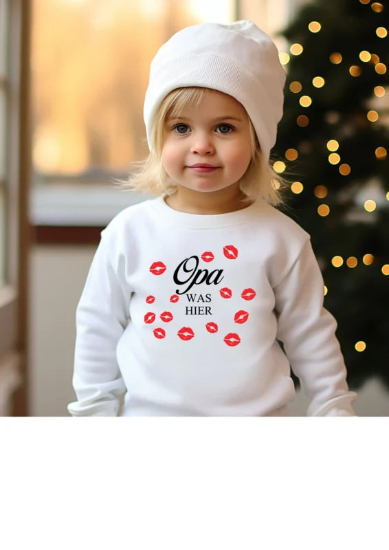Kind draagt zachte sweater met ‘Opa was hier’-opdruk – perfect cadeau van oma