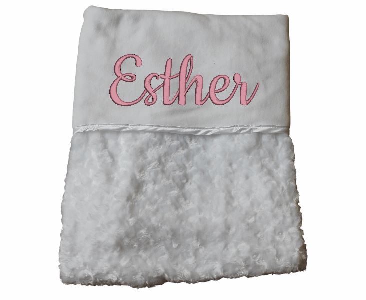 babydeken met geborduurde naam